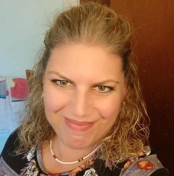 Profile Picture of Heather Levan (@heatherlevan) on Poshmark