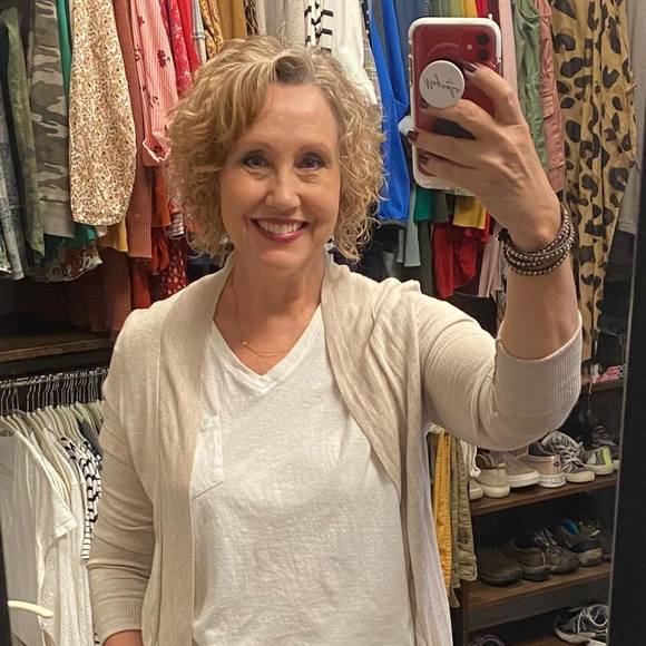 Profile Picture of Cathy Perry (@cathyperry01) on Poshmark