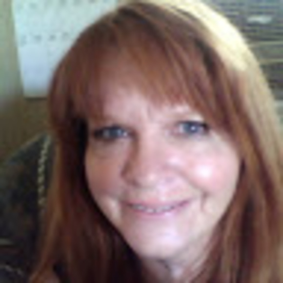 Profile Picture of Carol Ray (@carolray809) on Poshmark