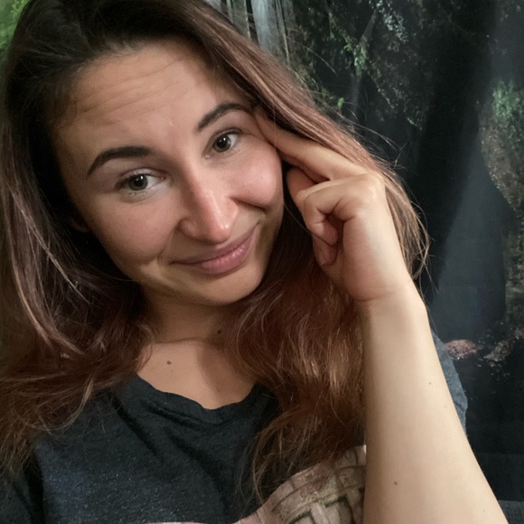 Profile Picture of Karina Karina (@kkifariuk) on Poshmark