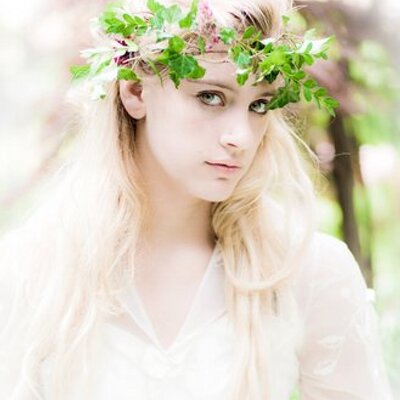 Profile Picture of Kate Harrison (@aloofnewfwhimsy) on Twitter