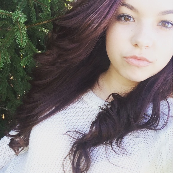 Profile Picture of Amanda Cetta (@amandamichelee) on Poshmark