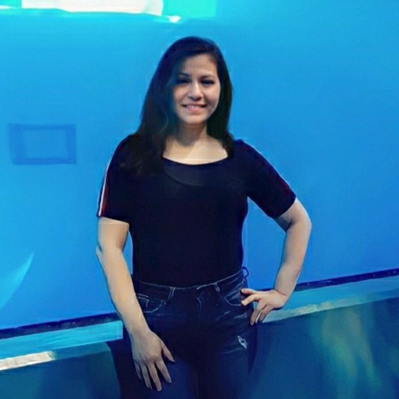 Profile Picture of Erika Rosales (@erikarosales977) on Poshmark