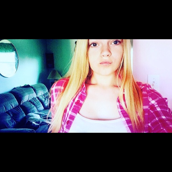 Celine Buskirk - Poshmark Profile Picture of Celine Buskirk (@cnb3212) on Poshmark