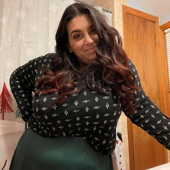 Profile Picture of Alessandra Alfarone (@allie8301) on Poshmark