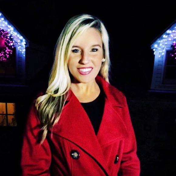 Profile Picture of Emily Czerwien (@emilyczer) on Poshmark