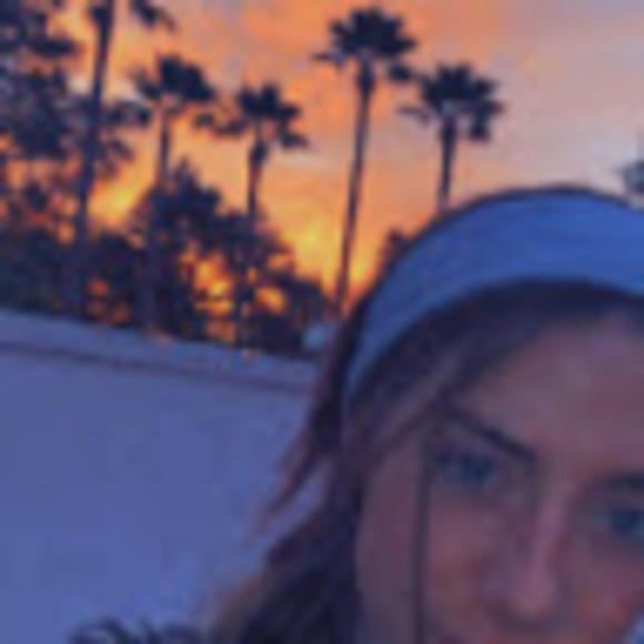 Profile Picture of Sheridon Buehler (@sheridon_b) on Poshmark