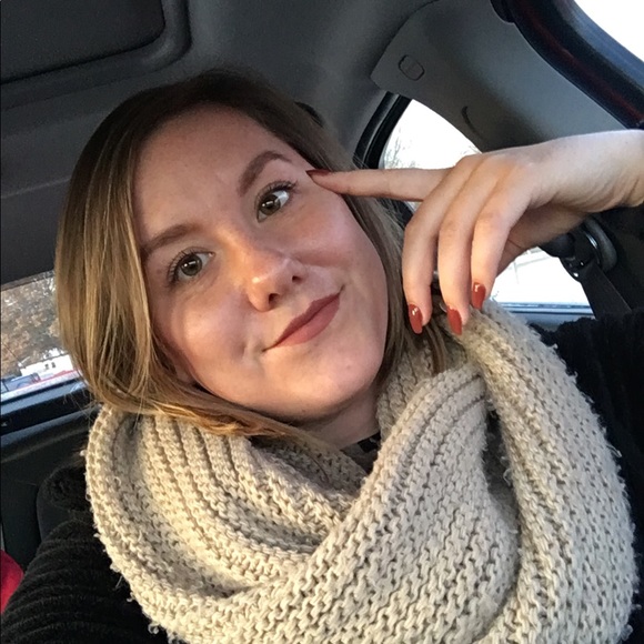 Profile Picture of Chelsey Phoebus (@crphoebus) on Poshmark
