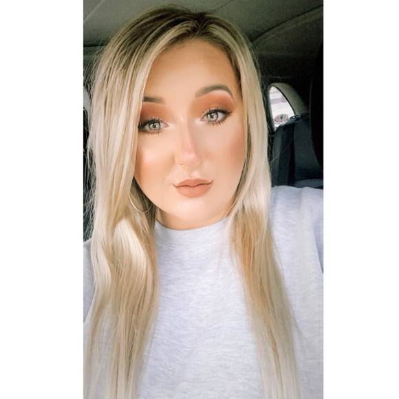 Profile Picture of April Wantroba (@awantroba94) on Poshmark