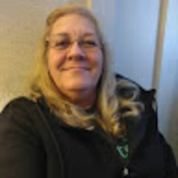 Profile Picture of Joyce Hudak (@hudakjoy) on Poshmark