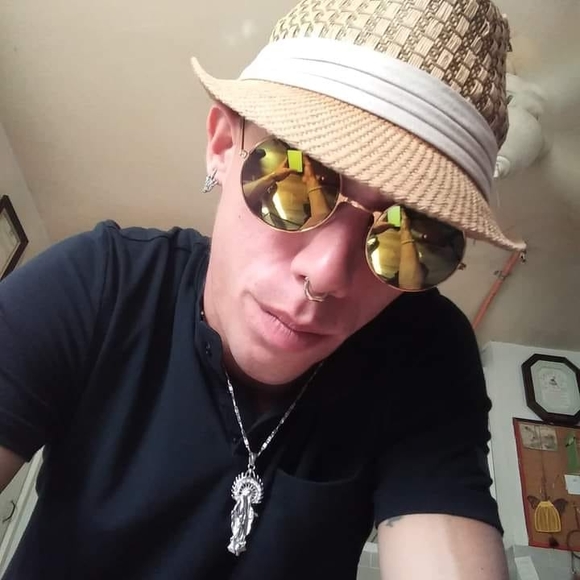 Profile Picture of Robert Cuba goodreau (@ricogotti911) on Poshmark