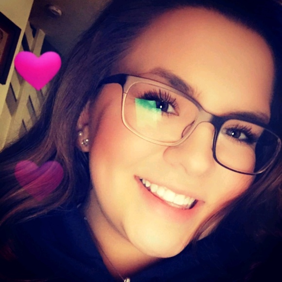 Profile Picture of Jayna Heeger (@jaynaheeger) on Poshmark