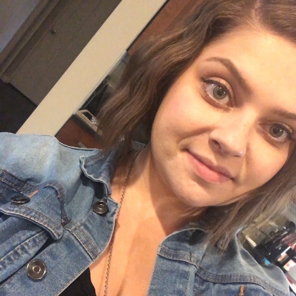 Profile Picture of Cassandra Lucyk (@cassielucyk) on Poshmark