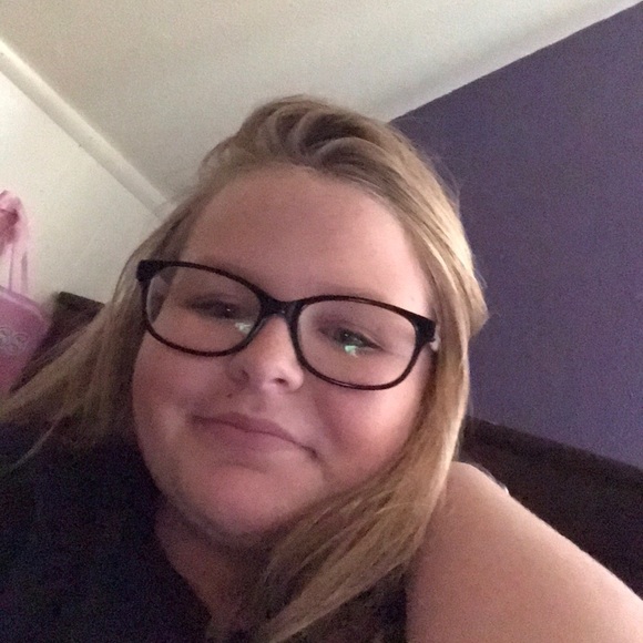 Sadie Borgens - Poshmark Profile Picture of Sadie Borgens (@sadiesshop224) on Poshmark