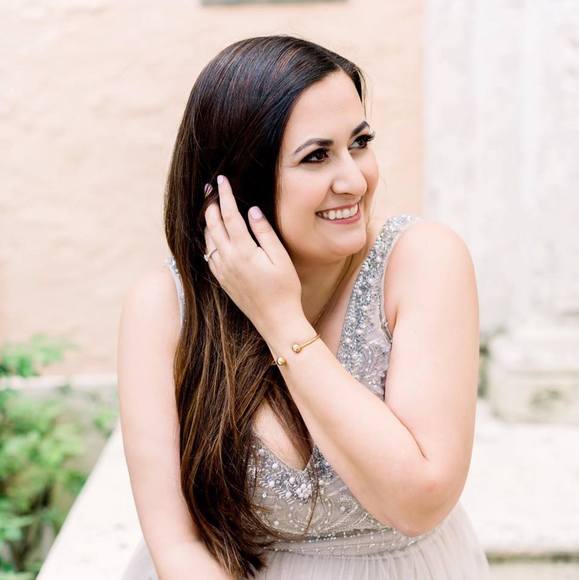 Profile Picture of Selina Ahmadzadeh (@sahmadzadeh) on Poshmark