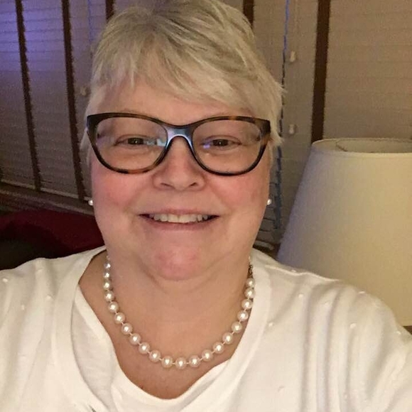 Profile Picture of Doreen Halbruner (@doreenhalbruner) on Poshmark