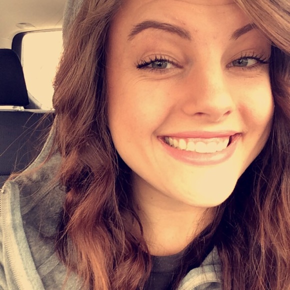 Profile Picture of Samantha Brimley (@samibrimster) on Poshmark