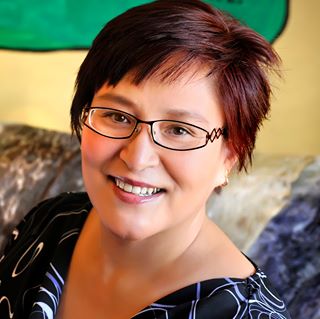 Sue Qitsualik - Facebook Profile Picture of Sue Qitsualik (@sue.qitsualik) on Facebook