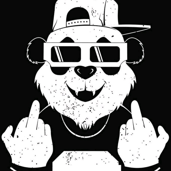 Profile Picture of Lisa Moffatt (@lisa_moffatt) on Poshmark