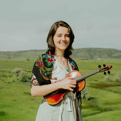 Profile Picture of Chloe Resler (@birdinthepine) on Youtube