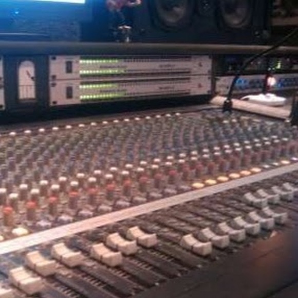 Profile Picture of David Deluca (@daviddeluca) on Poshmark