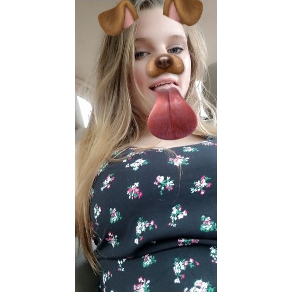 Profile Picture of Adrianah Gall (@arg_1212) on Poshmark