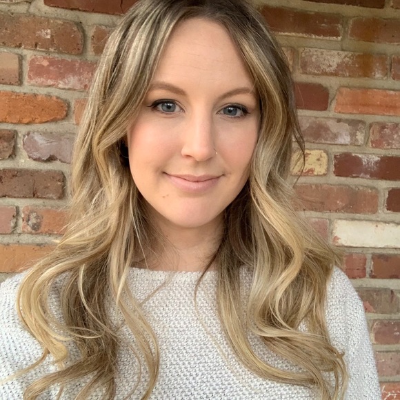 Profile Picture of Lisa Spicer (@lisa_taryn) on Poshmark