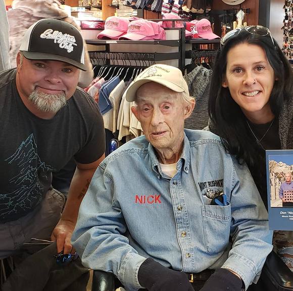 Profile Picture of Kay Kroiss (@mkkroiss) on Poshmark