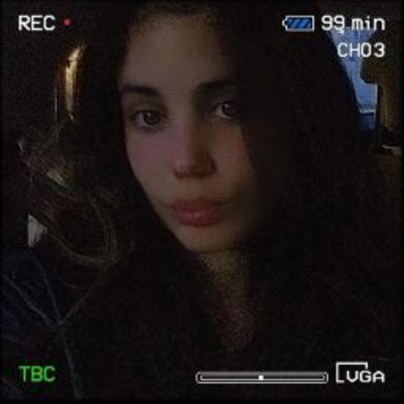 Profile Picture of Karolin Milanes (@karolinmilanes) on Poshmark