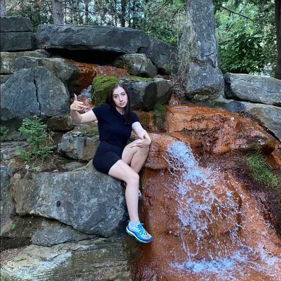 Profile Picture of Isabella Sauve (@bellasauvee18) on Poshmark