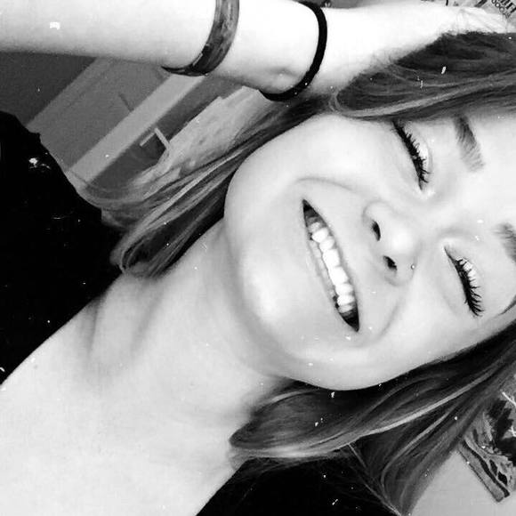 Profile Picture of Karena Darger (@karebear1532) on Poshmark