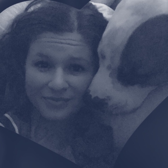 Profile Picture of Alicia Brenneis (@aliciabrenneis) on Poshmark