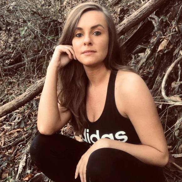 Profile Picture of Stephanie Hackworth (@s_hackworth) on Poshmark