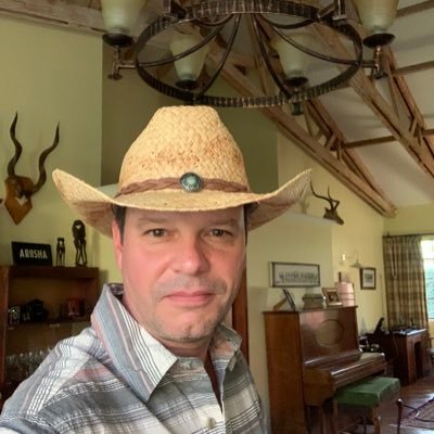 Profile Picture of Mike Angelides (@Mikesafaritz) on Twitter