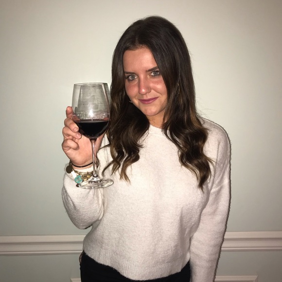 Profile Picture of Sarah Murzyn (@sarah_murzyn) on Poshmark