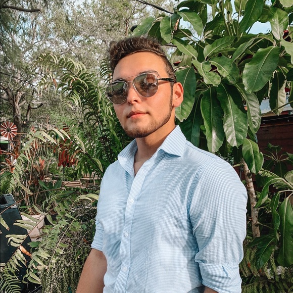 Profile Picture of Estefano Livelli (@estefxno) on Poshmark