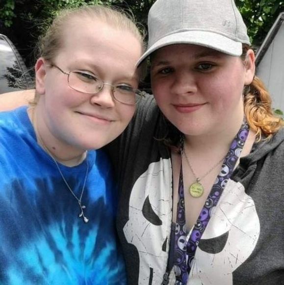 Amber Edeburn - Poshmark Profile Picture of Amber Edeburn (@elarasangel) on Poshmark