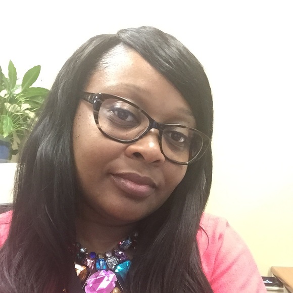 Profile Picture of Meschelle Barnes (@meshelgb) on Poshmark