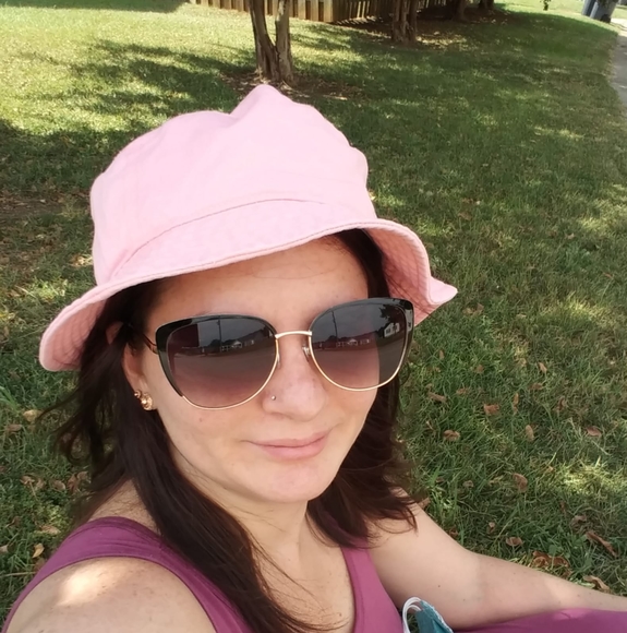 Profile Picture of Alexandra Gregg (@alexapatgregg) on Poshmark