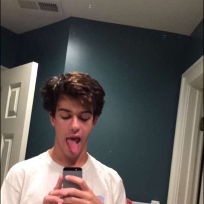 Profile Picture of  🌊michael Chirco 👽 (@_mcbooty5) on Twitter