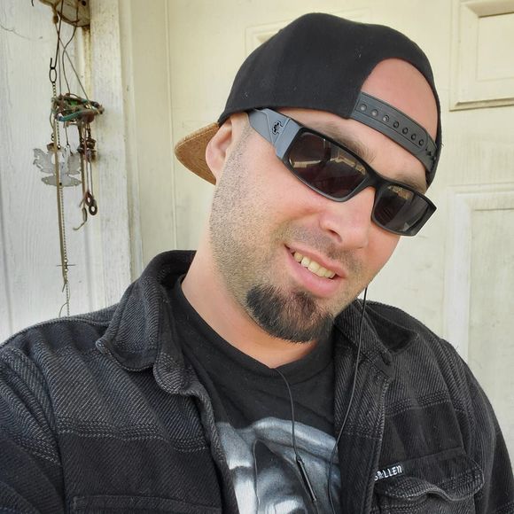 Profile Picture of Scott Carmer (@scottcarmer) on Poshmark