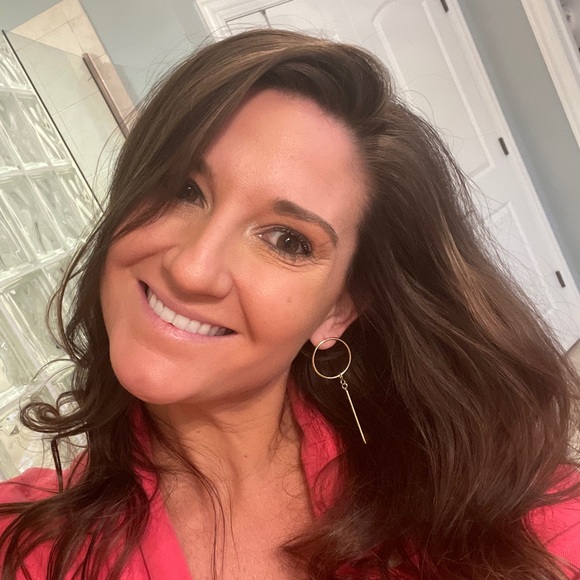 Profile Picture of Katelyn Petrie (@katelyn_petrie) on Poshmark