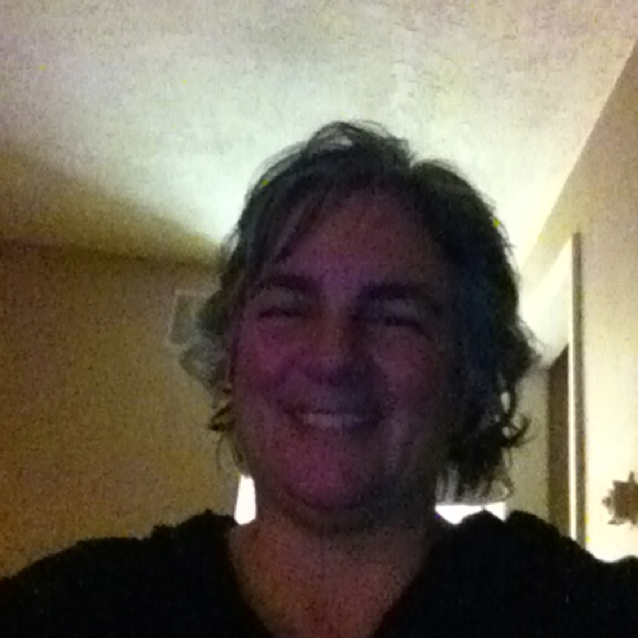 Profile Picture of Lamp Ahlfeld (@lamperni) on Poshmark