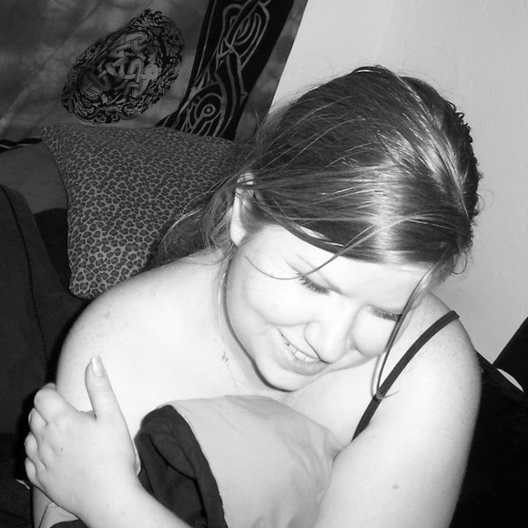 Profile Picture of Tandi Dillon (@pretty_pale) on Poshmark