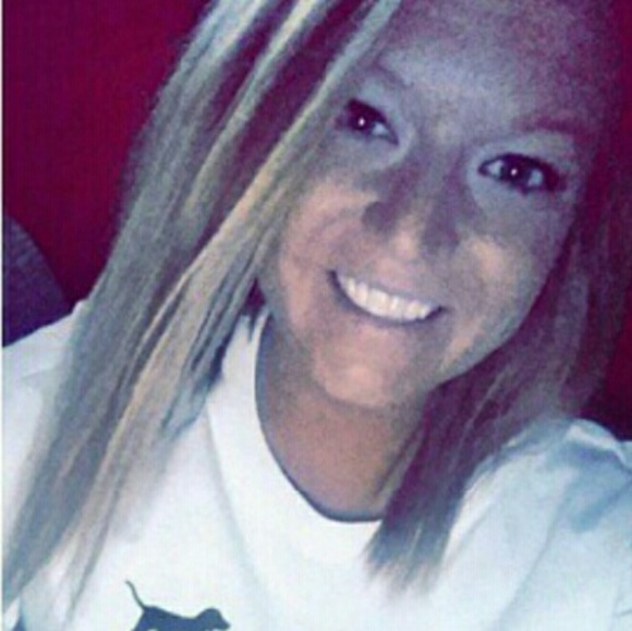 Profile Picture of Brittney Thorman (@brittney_red) on Poshmark