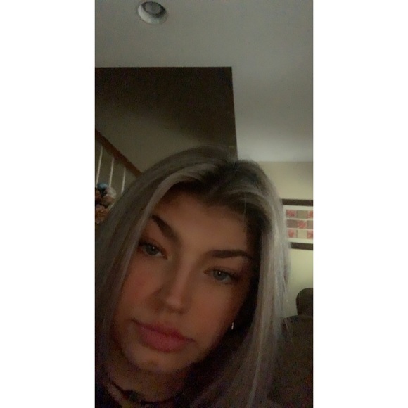 Profile Picture of Kim Miele (@kim_miele) on Poshmark