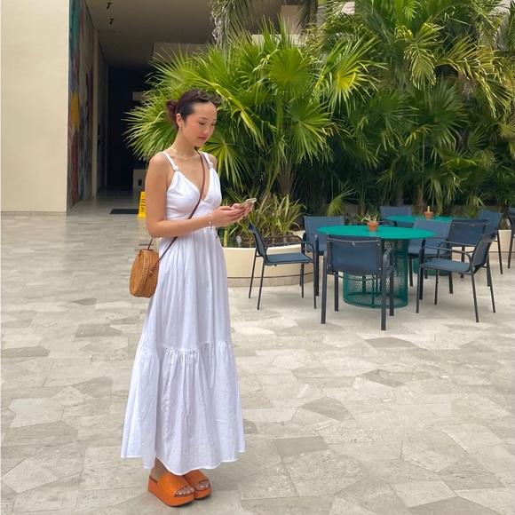 Profile Picture of Flora Zhang (@florazhang1012) on Poshmark