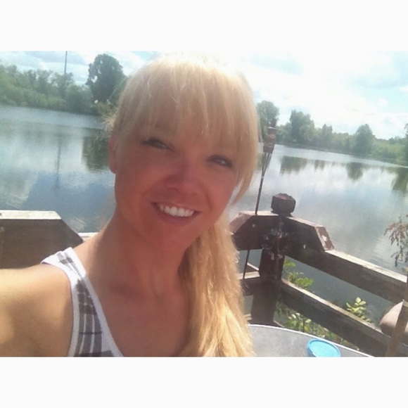 Profile Picture of Kayla Liefer (@kayx0x0) on Poshmark