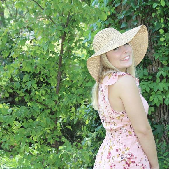 Profile Picture of Libby Jackson (@ebn113) on Poshmark