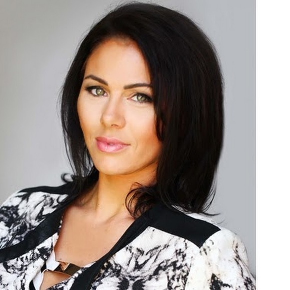 Profile Picture of April Wigand (@aprilwigand) on Poshmark